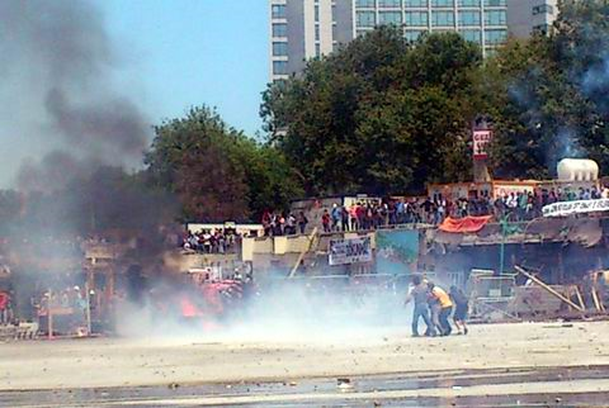 Taksim\'de Polis Müdahalesi Sürüyor