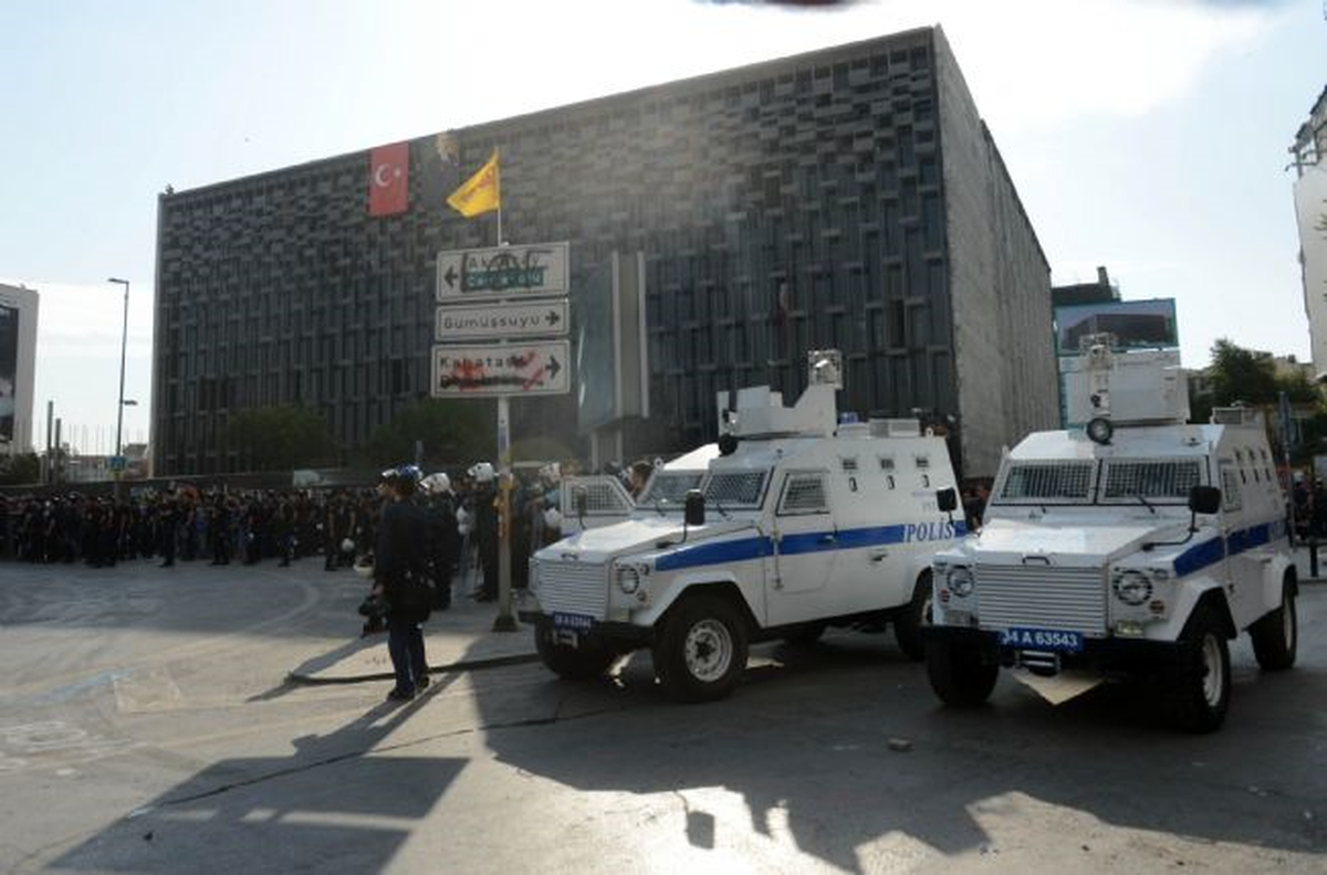 Taksim\'e Polis Tekrar Müdahale Etti