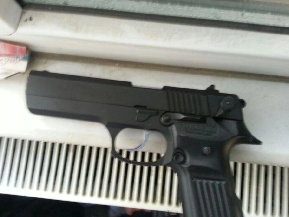 Vali Mutlu, Sdp İl Binasında Ele Geçirilen Silahın Fotoğrafını Paylaştı