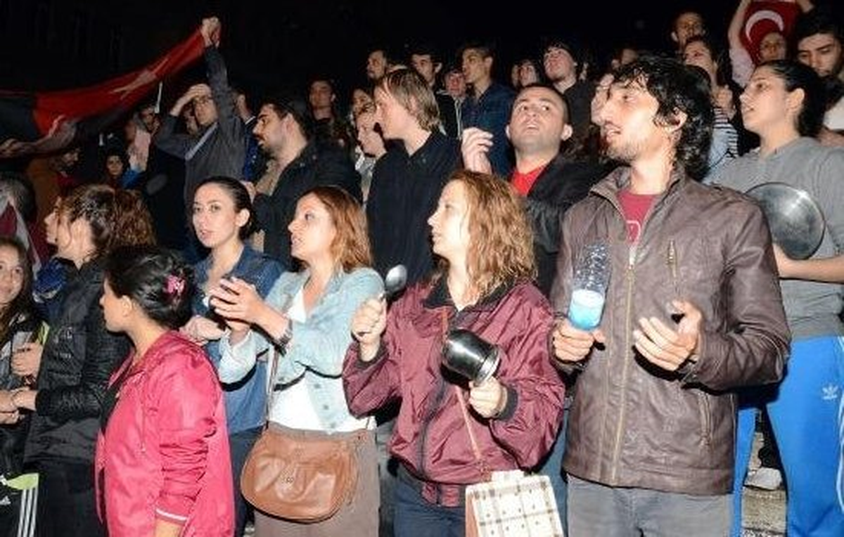 Wsj\'ya Konuşan Uzmanlar: "Gösteriler Sürdükçe Türkiye Üçüncü Yatırım Notuna Veda Edebilir"