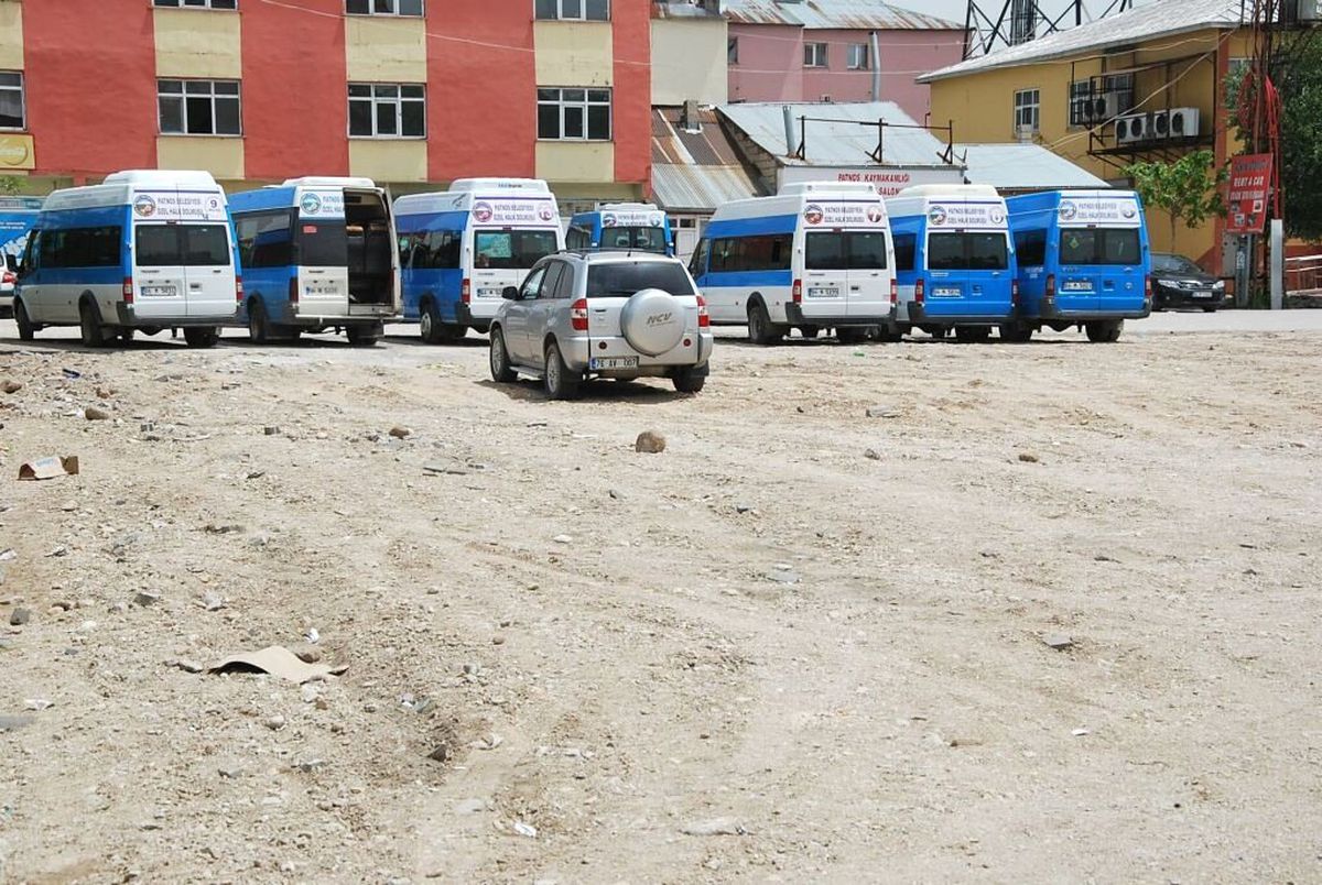 Yıkılan Eski Devlet Hastanesi Yeri Geçici Olarak Otopark Oldu