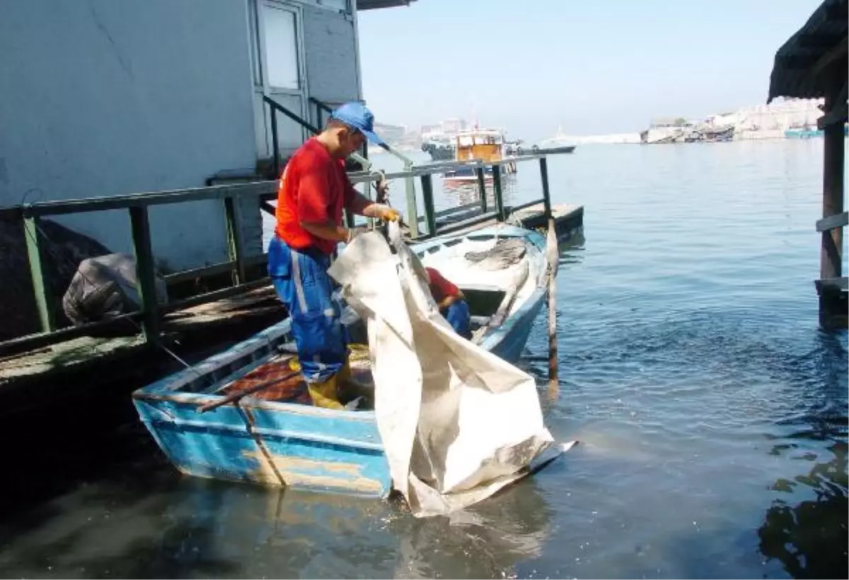 Zonguldak Limanı\'nda 2 Saatte 15 Poşet Çöp Toplandı