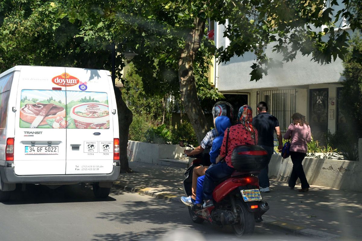 2 Kişilik Motorda 3 Kişi