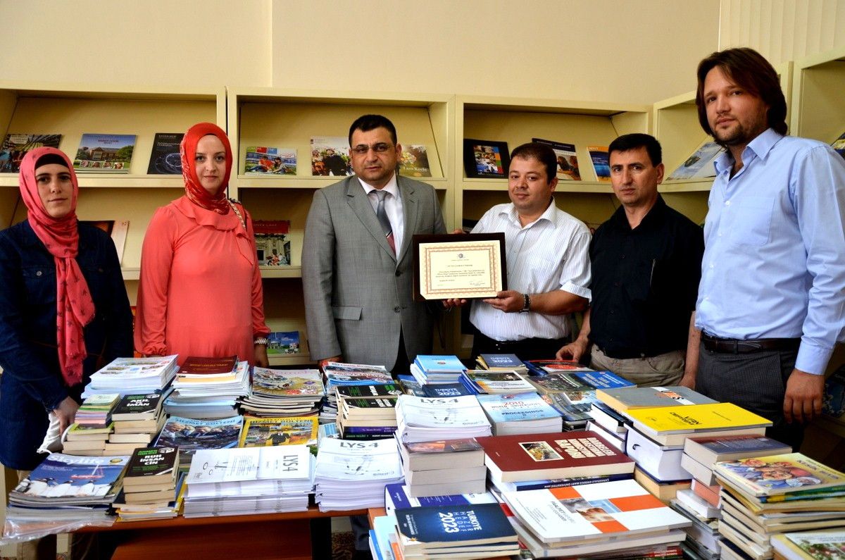 AK Parti\'den ÇOMÜ Kütüphanesi\'ne Bağış