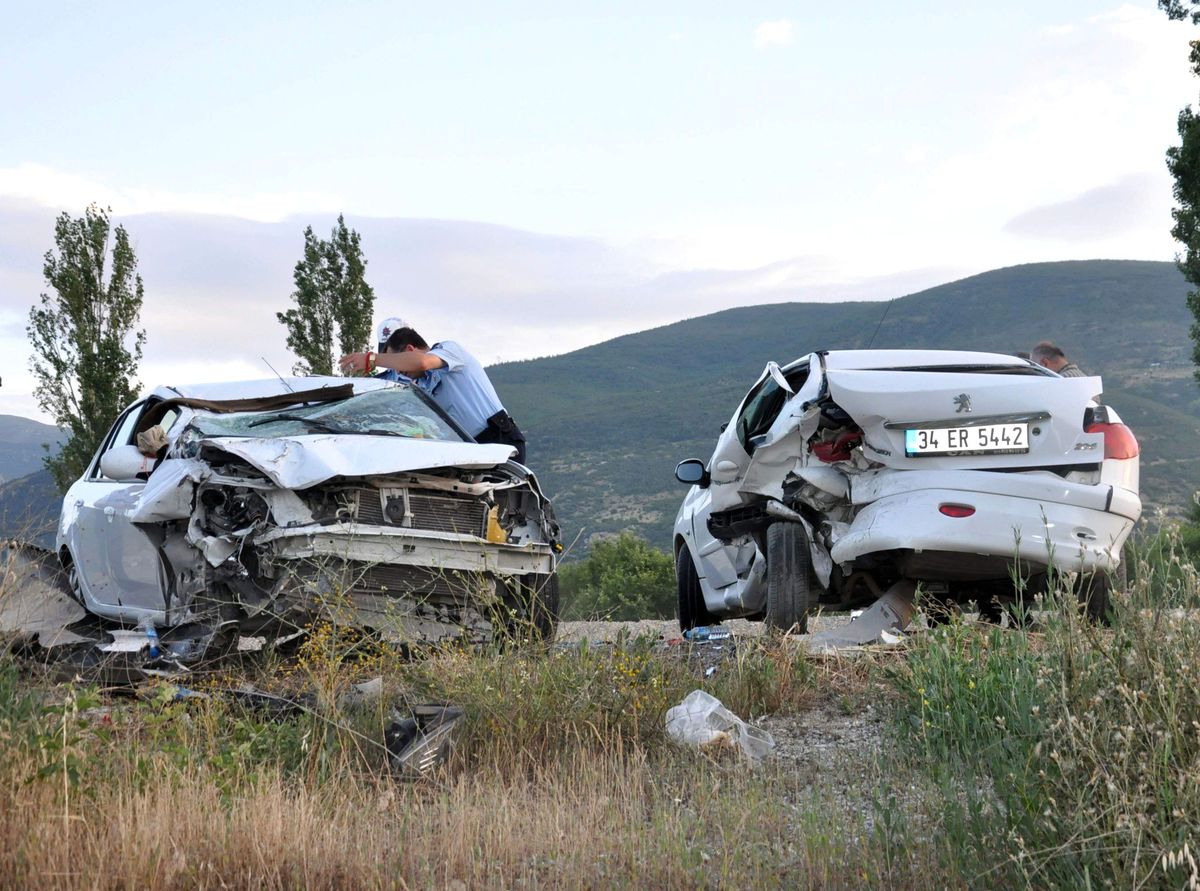 Akşehir\'de Trafik Kazası: 3 Yaralı