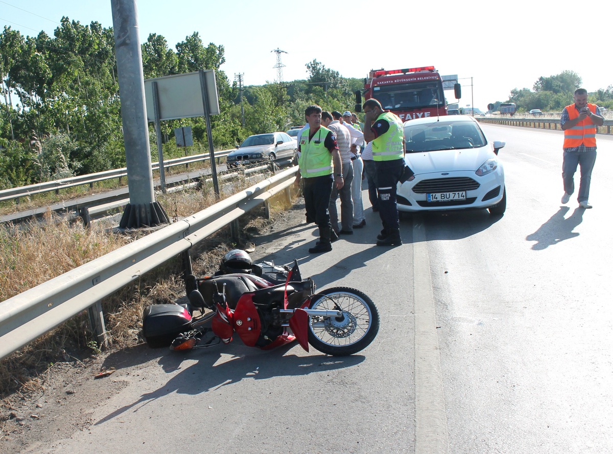 Akyazı Sapağında Motosiklet Kazası: 1 Yaralı