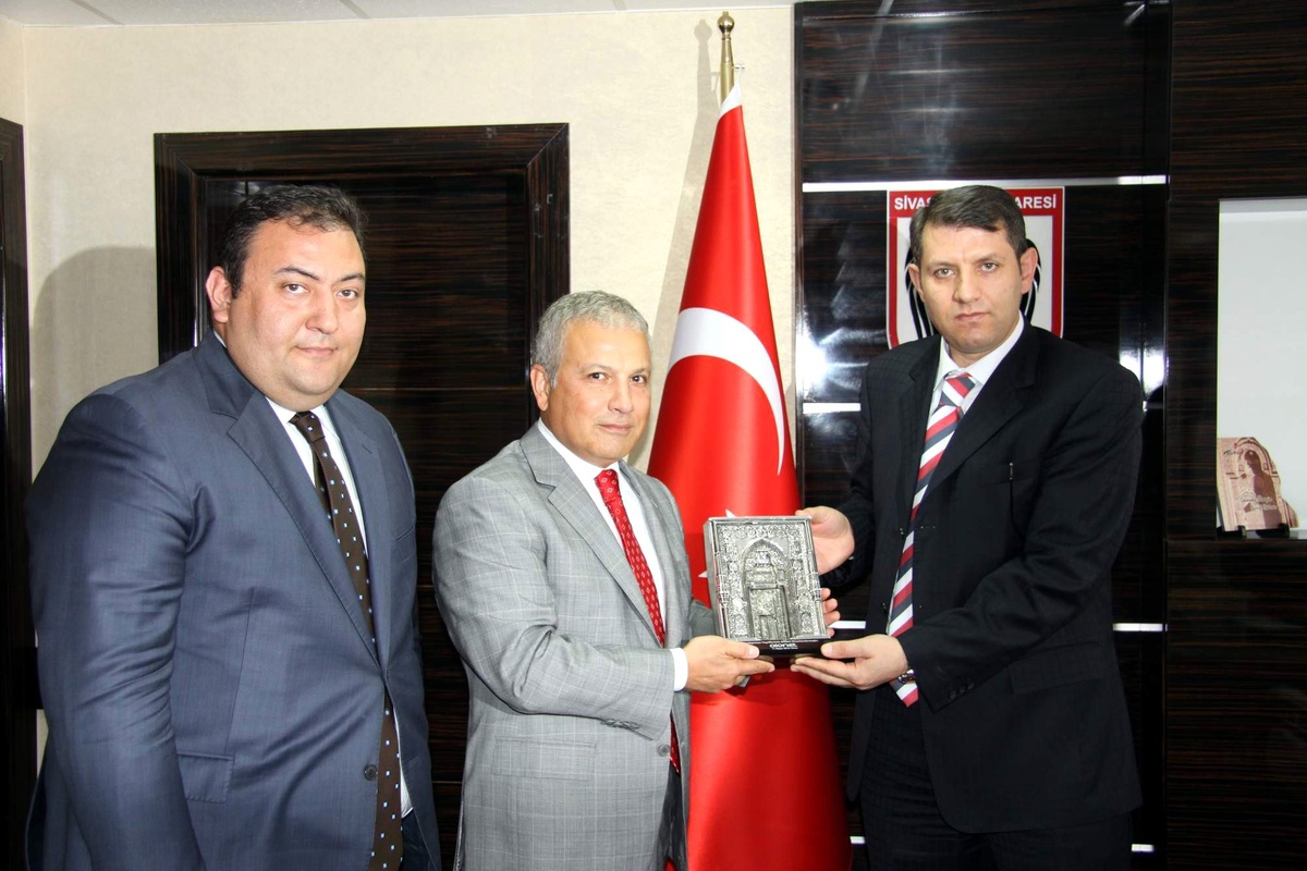 Alonet\'ten Genel Sekreter Ayhan\'a Ziyaret