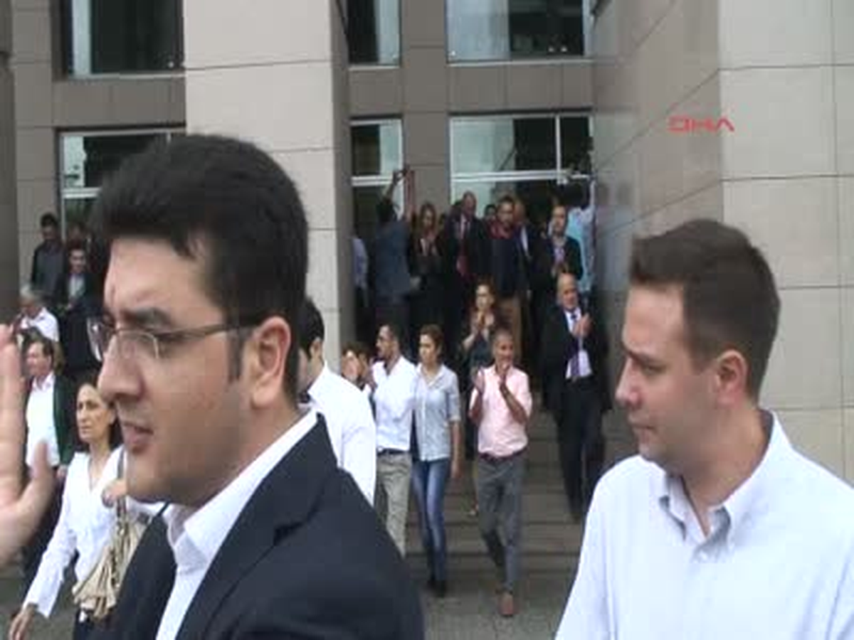 Avukat Gözaltılarına Yüzlerce Avukattan Tepki Eylemi