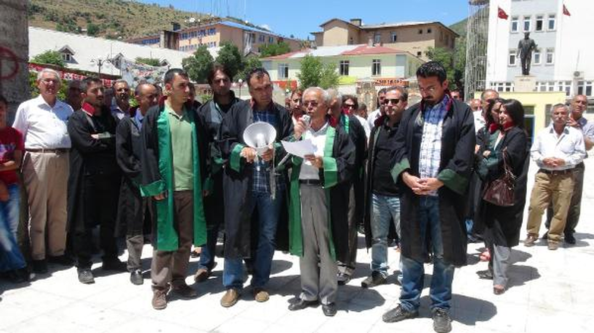 Avukatlara Saldırı Tunceli\'de Protesto Edildi