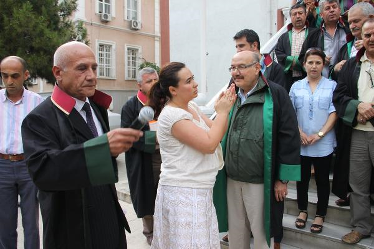 Baro Barosu\'ndan Meslektaşlarına Destek