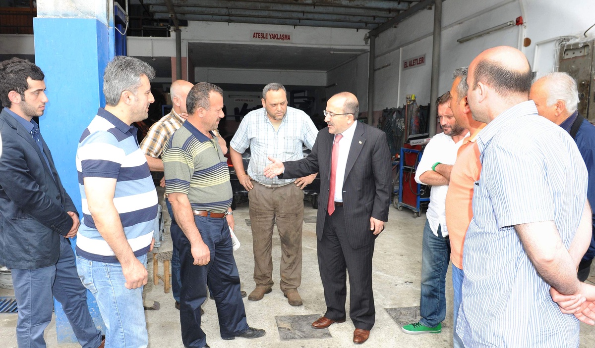 Başkan Gümrükçüoğlu\'ndan Büyük Sanayi Sitesi Esnafına Ziyaret