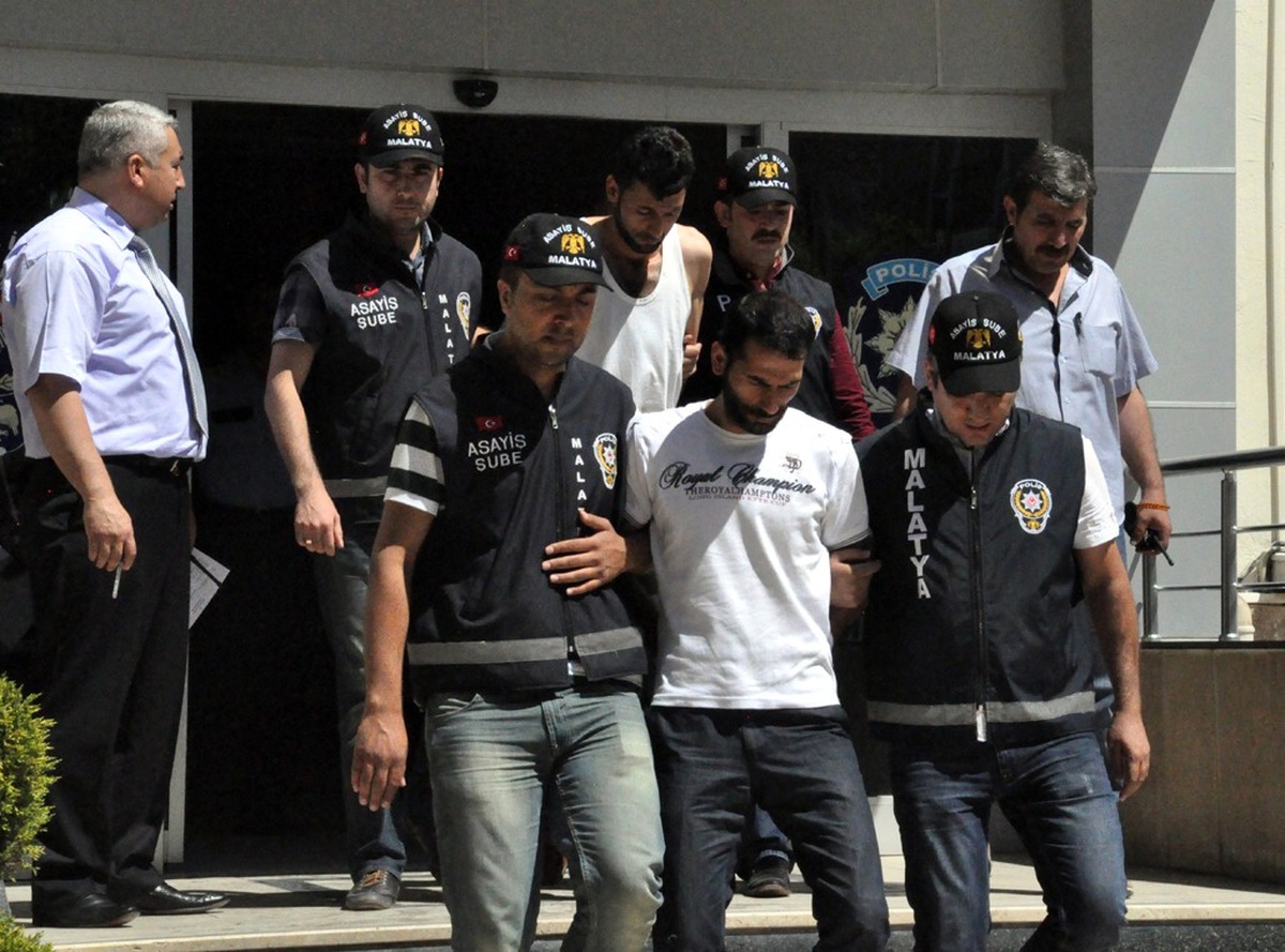 Bıçakla Yaralama Zanlıları Adliyeye Sevk Edildi