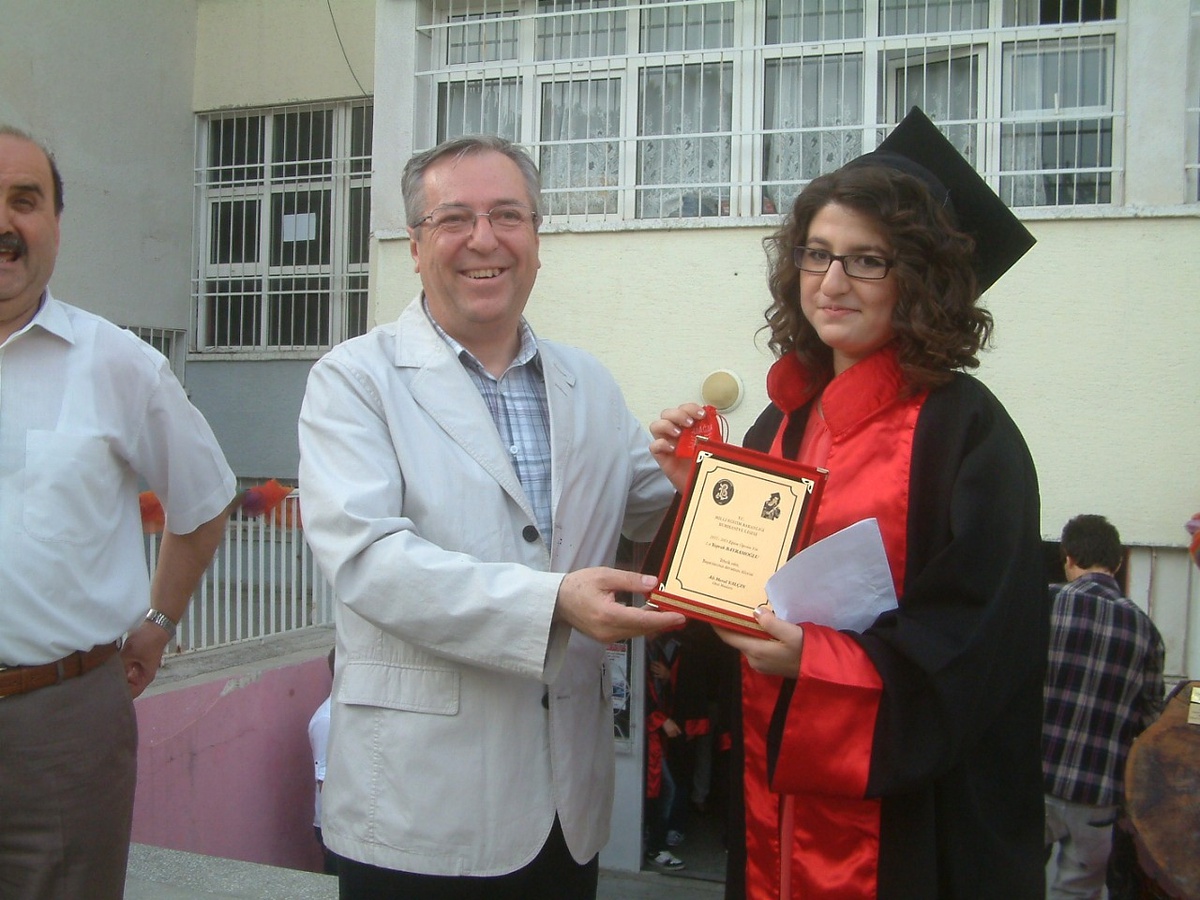 Burhaniye Lisesi\'nde Mezuniyet Coşkusu