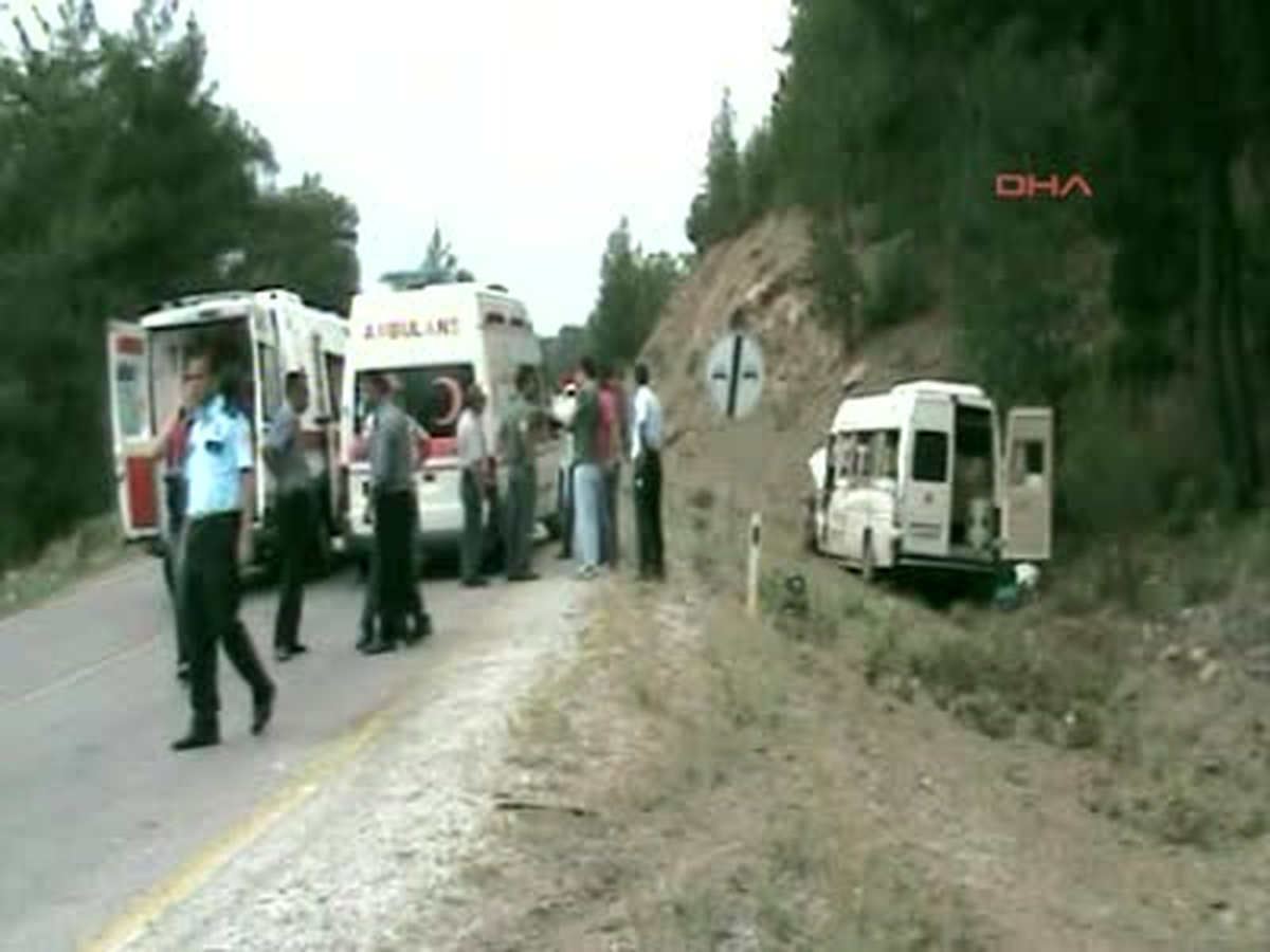 Bursa Harmancık\'ta Trafik Kazası 19 Yaralı Harmancık\'ta Trafik Kazası: 19 Yaralı