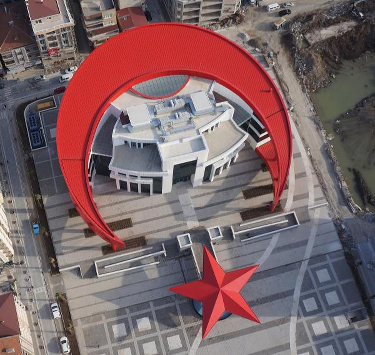 Canik Belediyesi\'nin Ay-Yıldızlı Hizmet Binası Açıldı