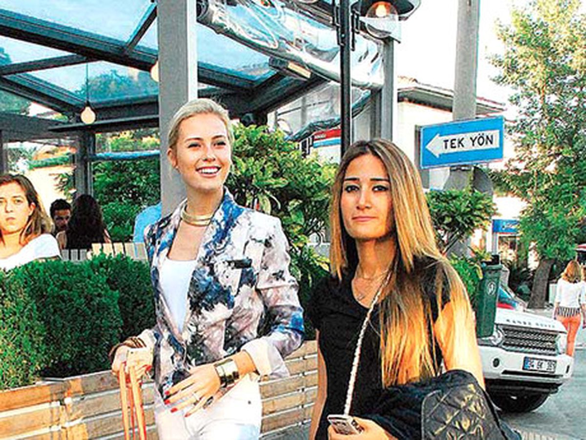 Chloe Serdar\'sız Gezmede