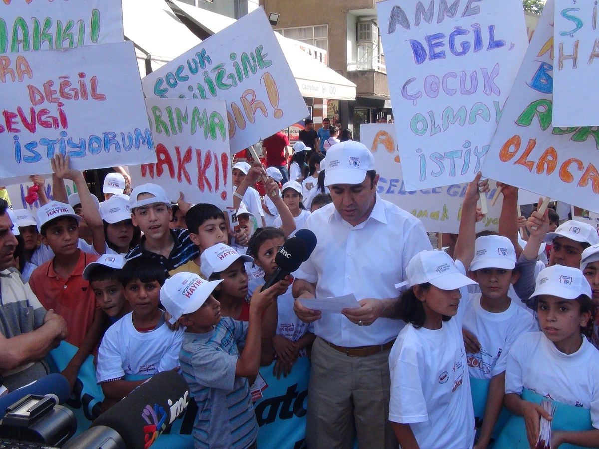 Çocuklar \'Çocuk İşçiliği\'ne Karşı Yürüdü