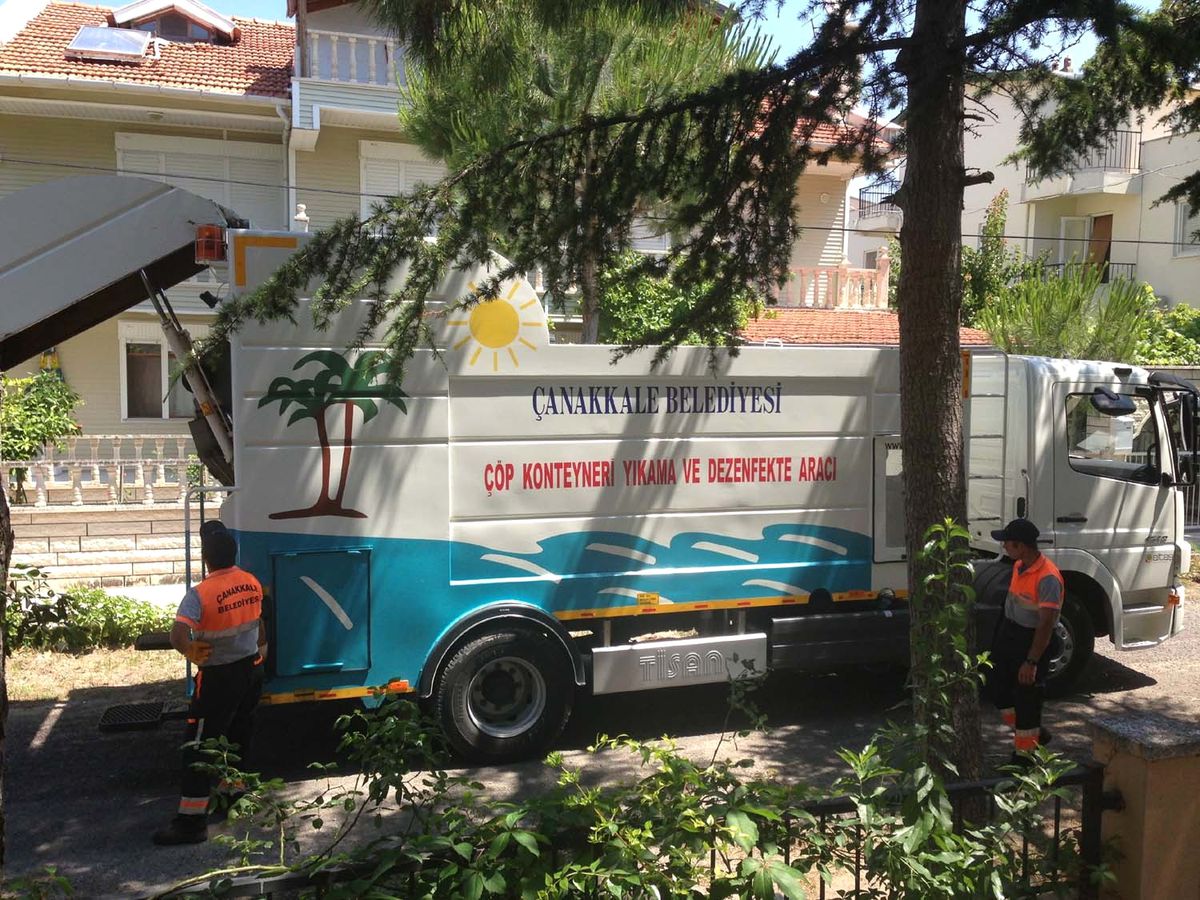 Çöp Konteynırları Dezenfekte Ediliyor