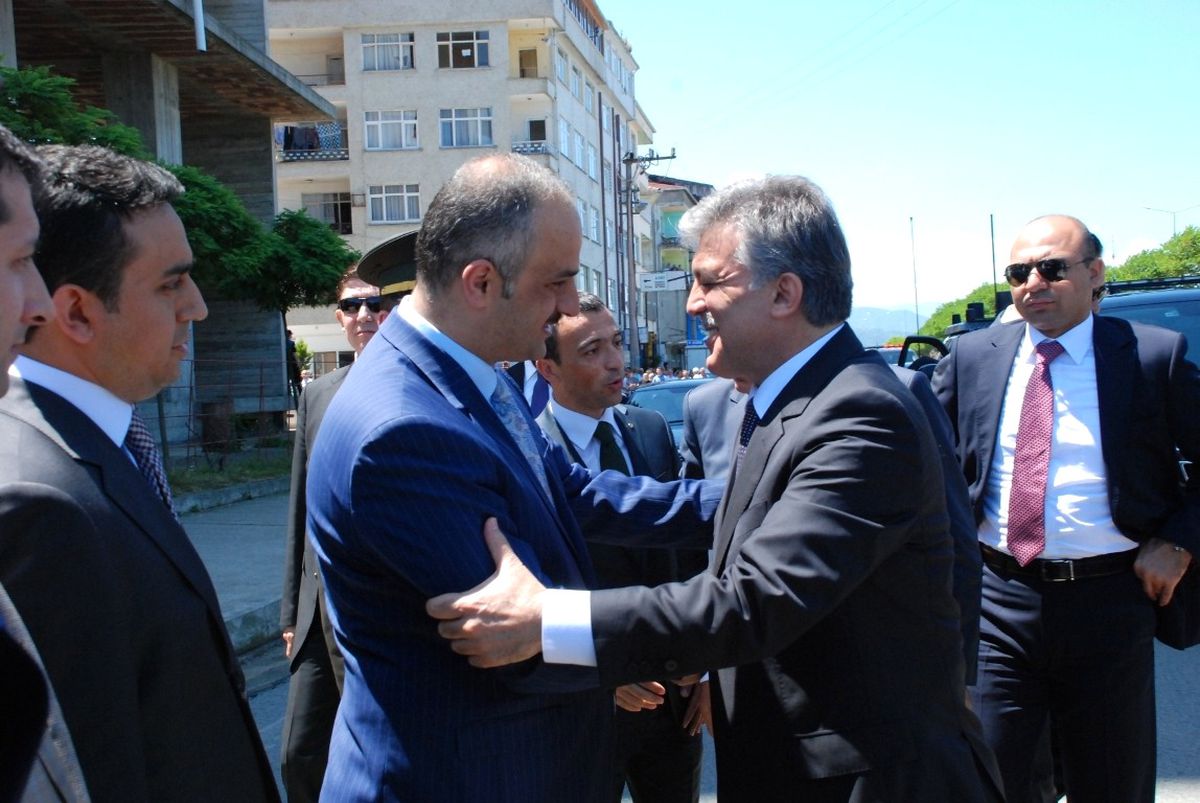 Cumhurbaşkanı Abdullah Gül\'e Of\'ta Yoğun Sevgi Gösterisi