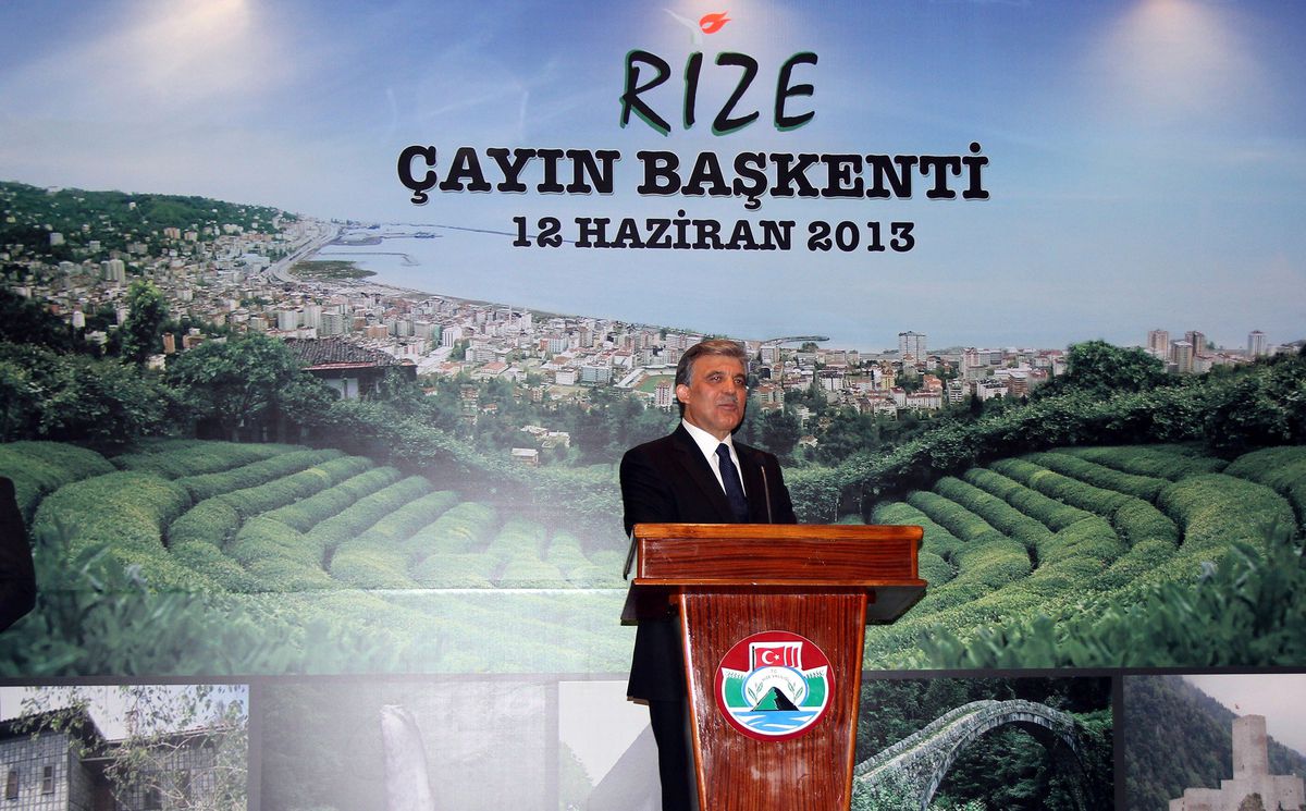 Cumhurbaşkanı Abdullah Gül Rize\'de Onuruna Verilen Yemeğe Katıldı