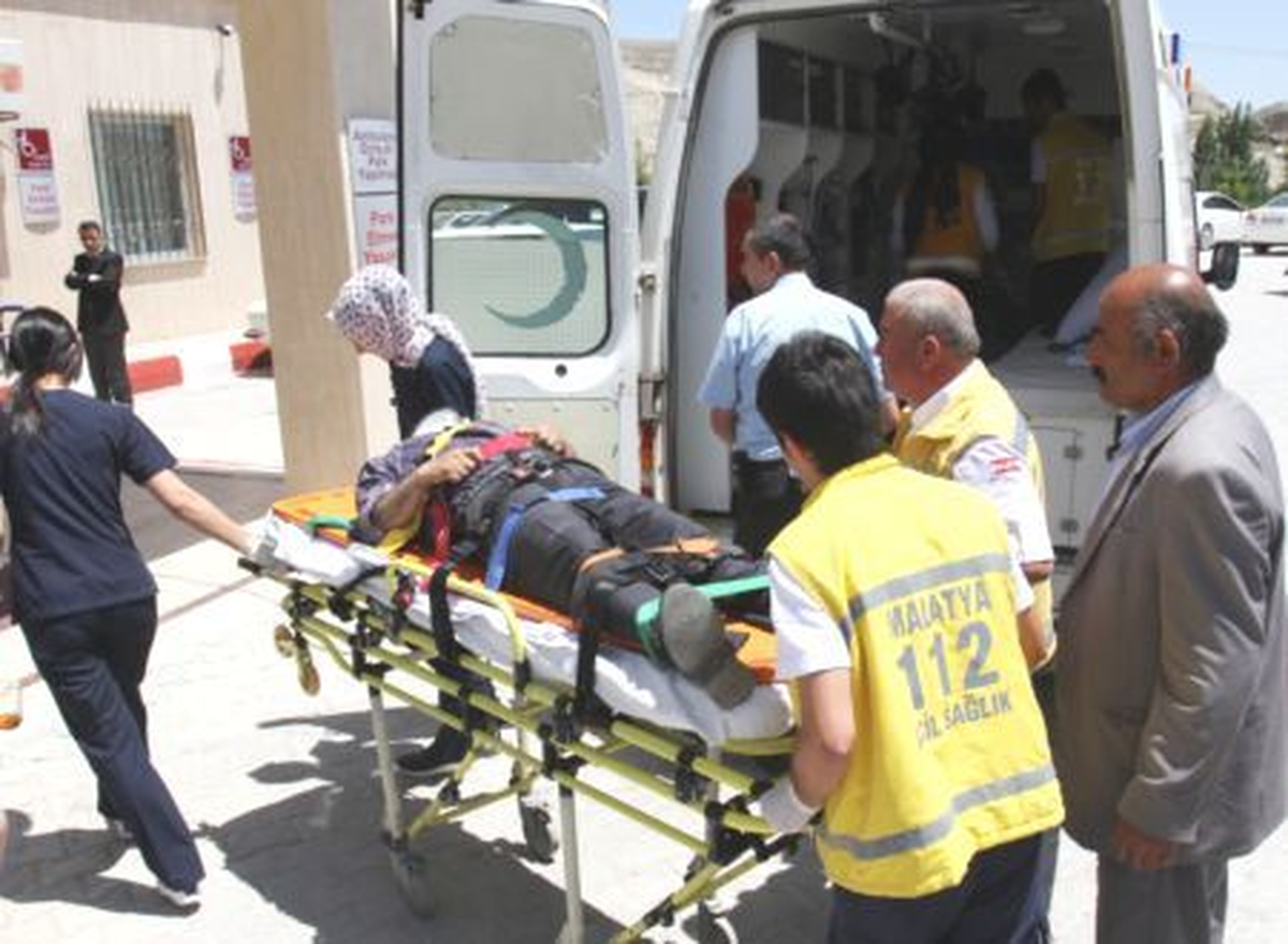 Darende\'de Trafik Kazası: 3 Yaralı
