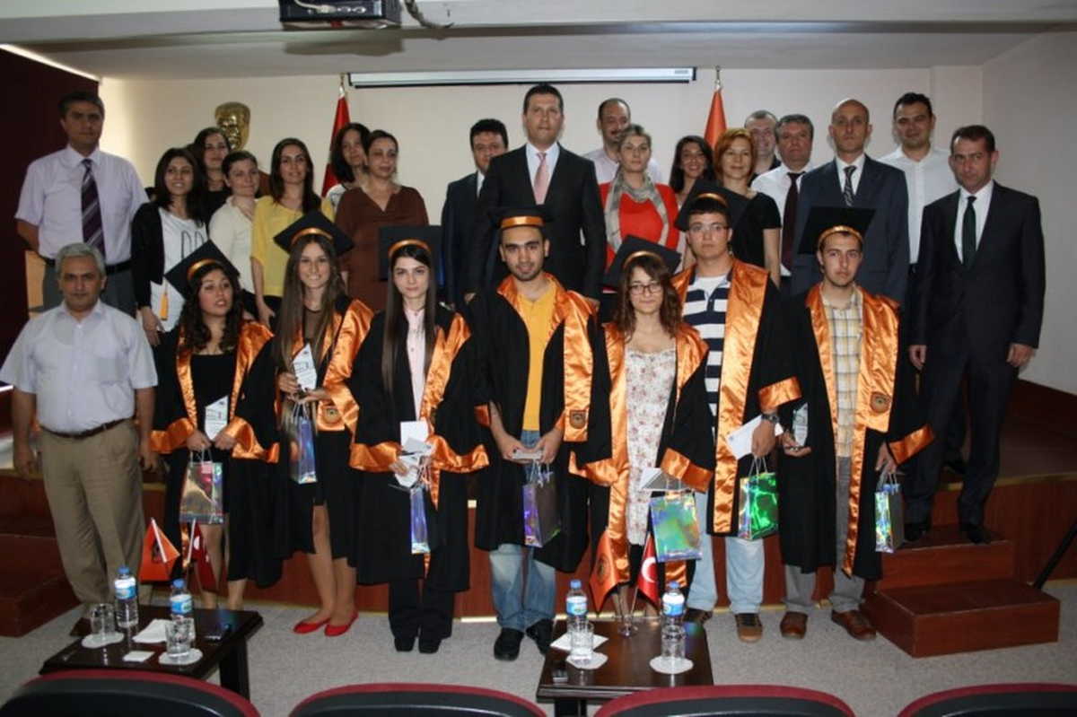 Dereceyle Okul Bitiren Öğrenciler Ödüllendirildi