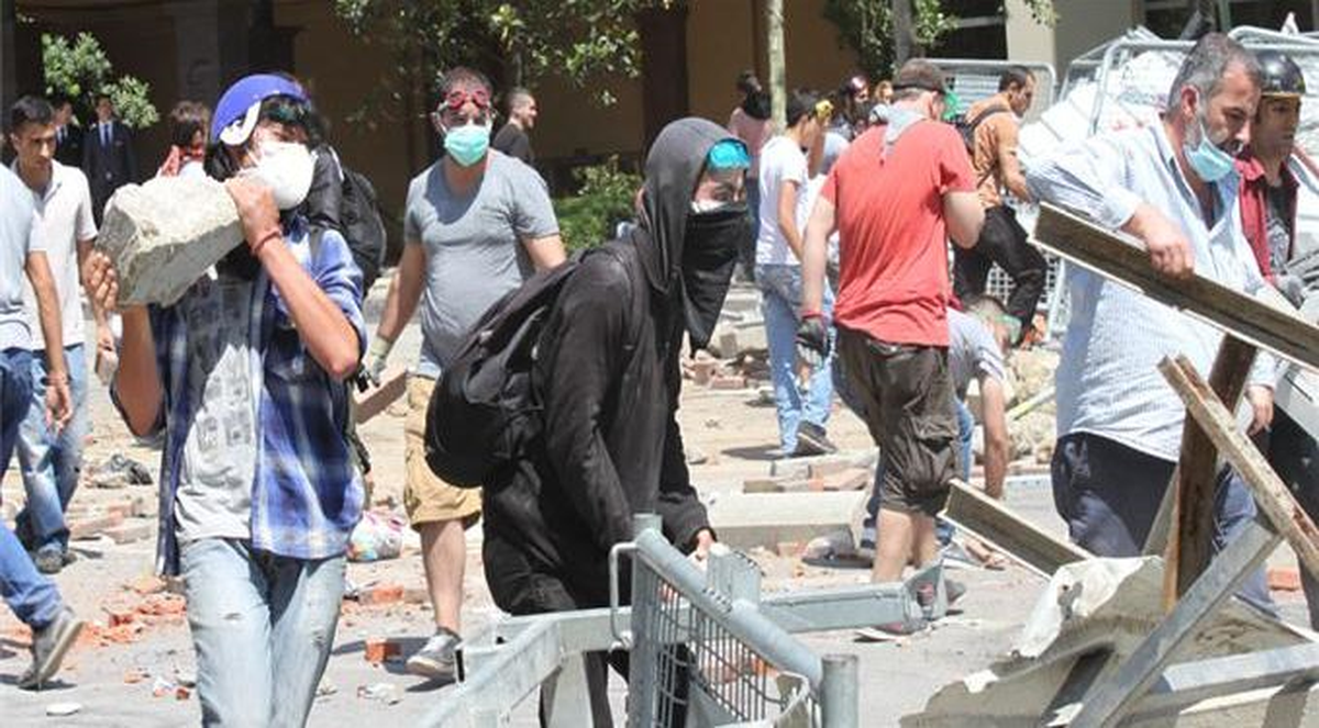 Eylemciden Polise Ahlaksız Hareket!