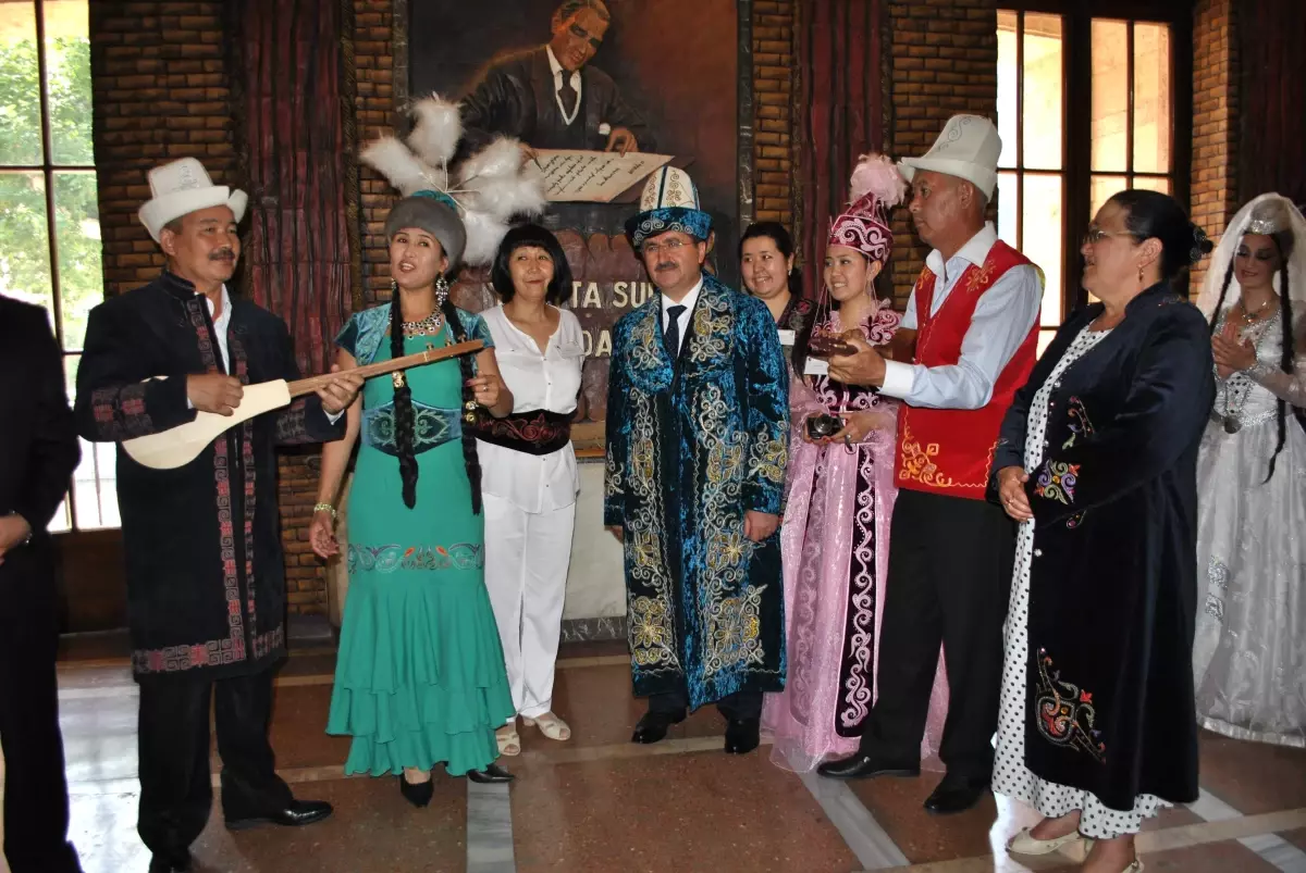 Festivalin Renkli Konuklarından Vali Öz'e Ziyaret