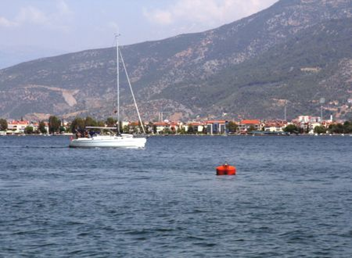 Fethiye\'de 27 Yıl Önce Batan Geminin Yakıtının Boşaltılması