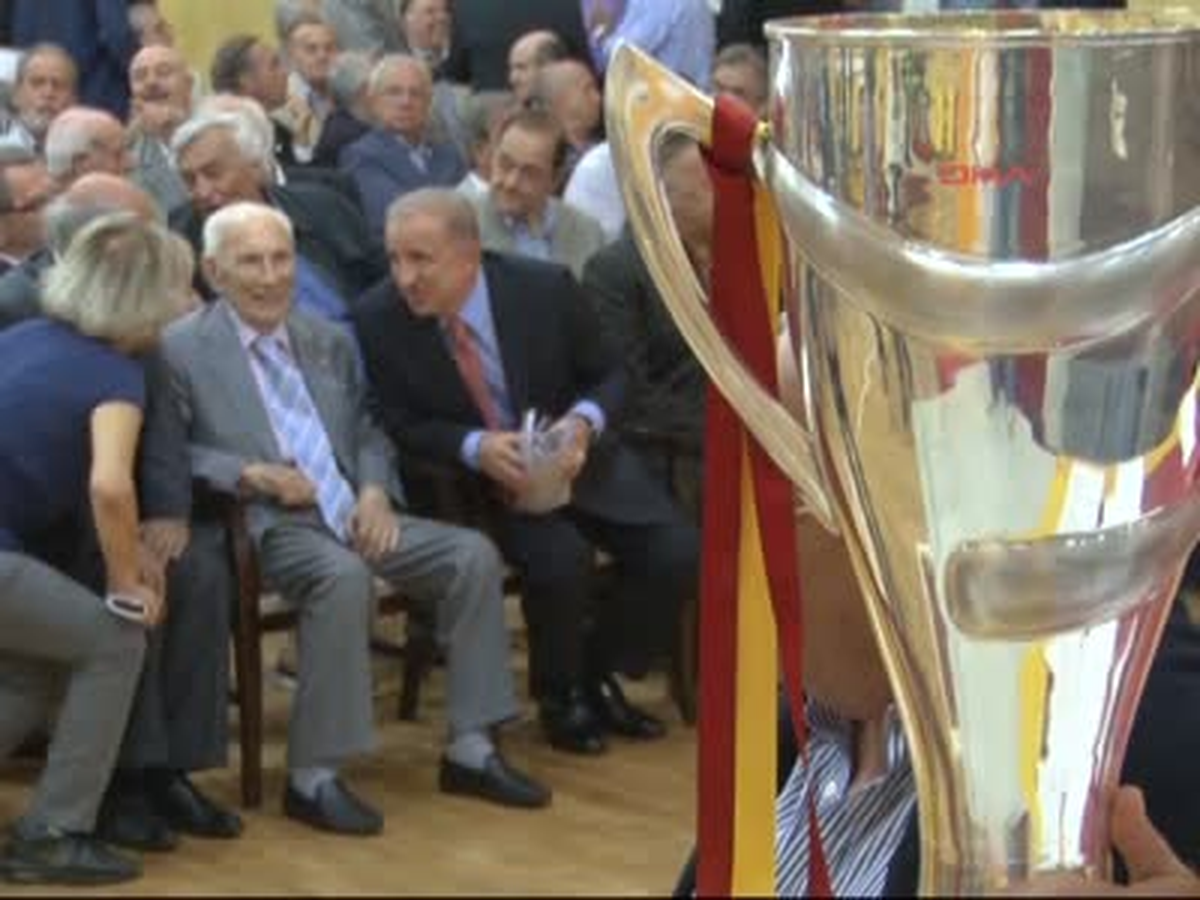 Galatasaray\'da Divan Toplantısı Başladı