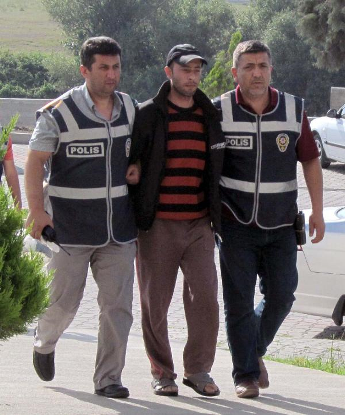 Genç Kızı 15 Yerinden Bıçakladı
