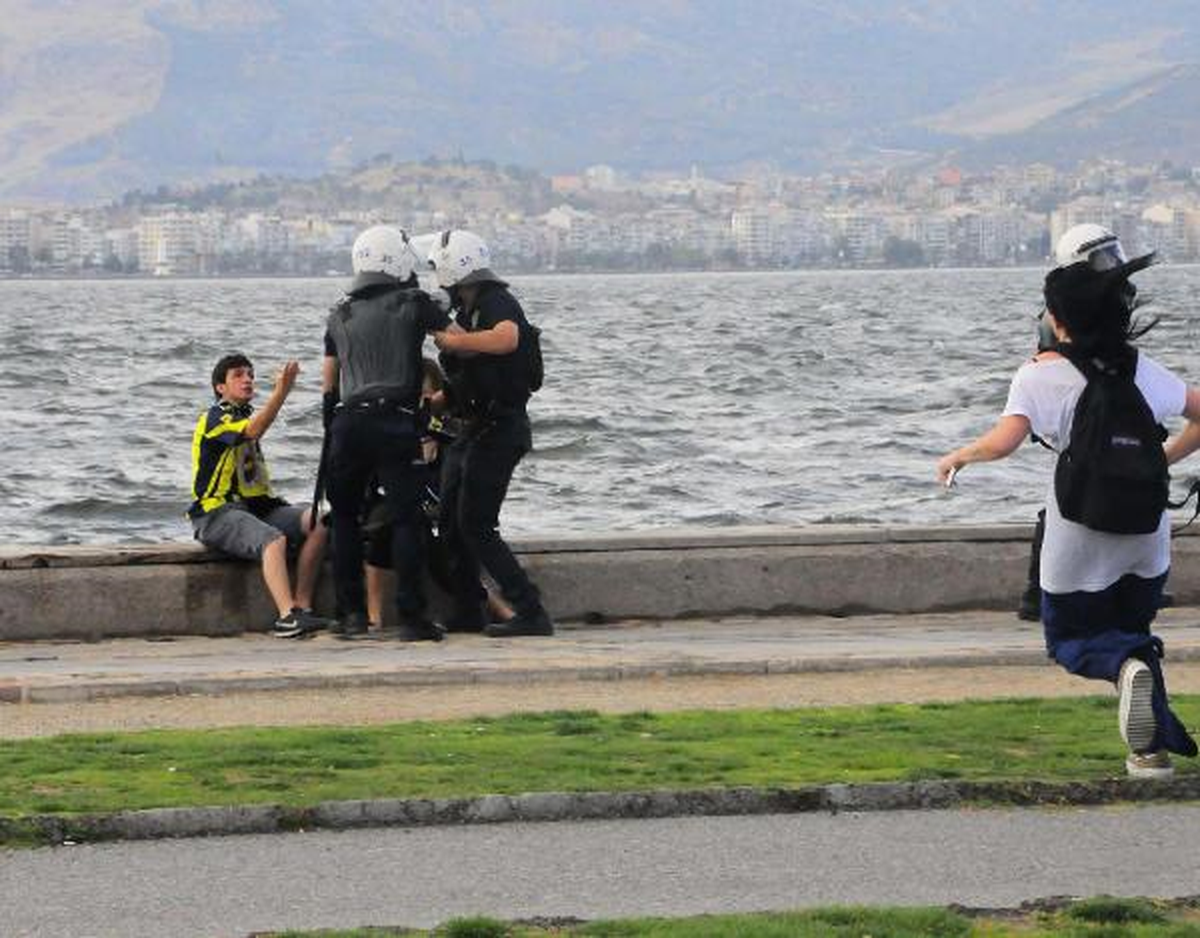 Gençleri Coplayıp, Saçını Çeken Polisler Açıkta