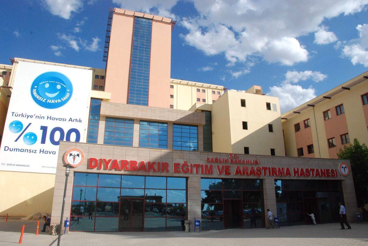 Hastanenin Asansörünü Yaparken Başına Taş Düştü
