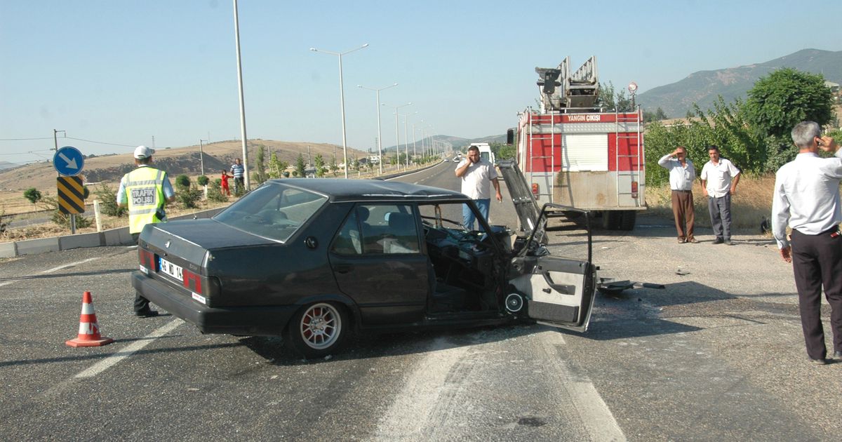 Hastaneye Yolunda Kaza: 2 Yaralı