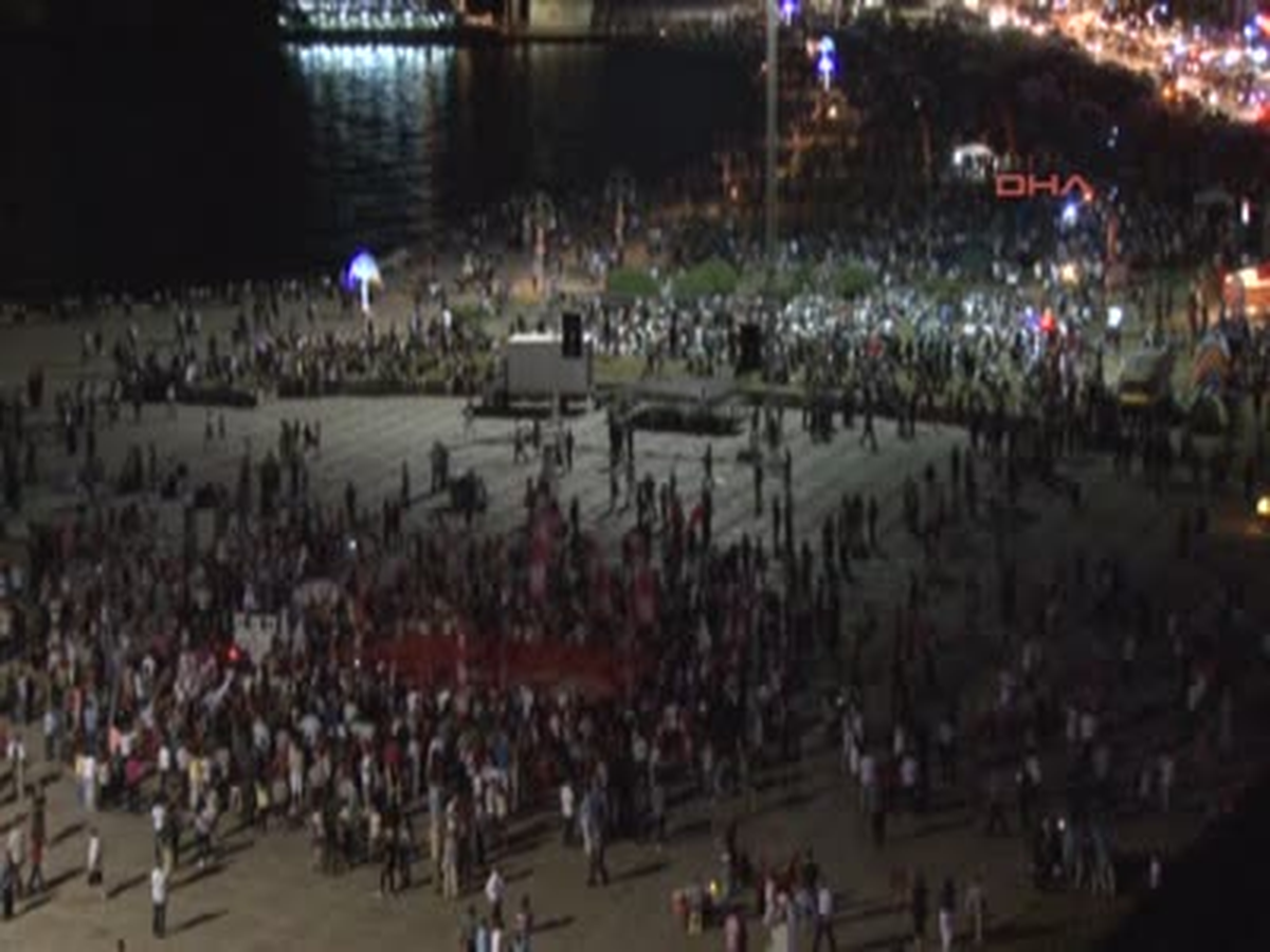 İzmir Ek Taksim Müdahalesine İzmir\'den Protesto