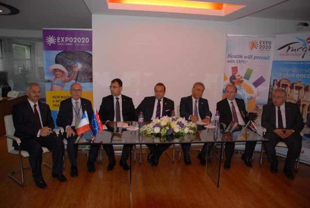 İzmir Expo 2020 İçin Paris\'te Görücüye Çıktı
