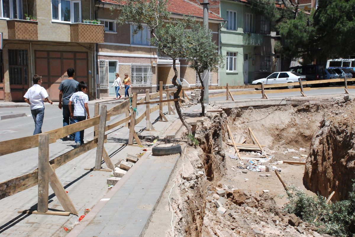 Kaldırım Çöktü, Vatandaş Tedirgin