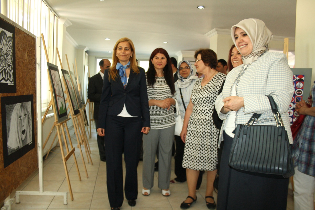 Kız Yetiştirme Yurdu Resim Sergisi Açıldı