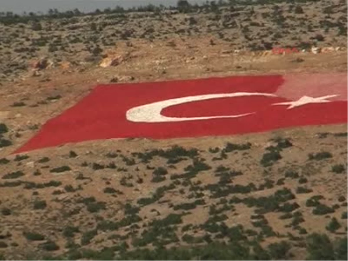 Mersin 21 Dönümlük Türk Bayrağı Boyanıyor 21 Dönümlük Türk Bayrağı Boyanıyor