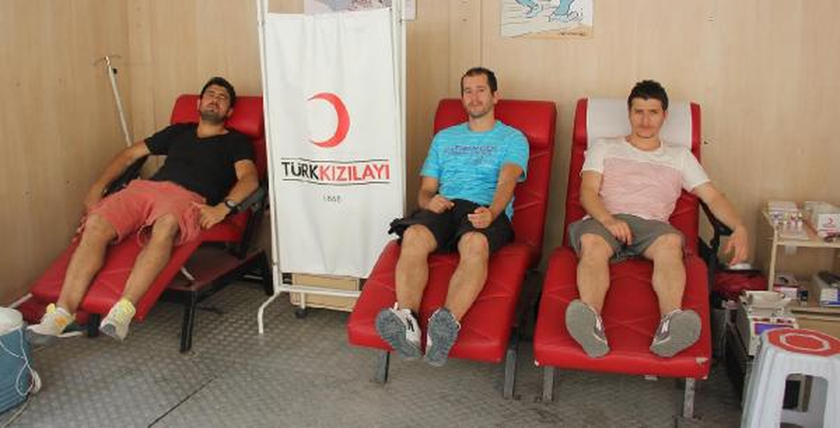 Milli Hentbolcülerden Kızılay\'a Kan Bağışı