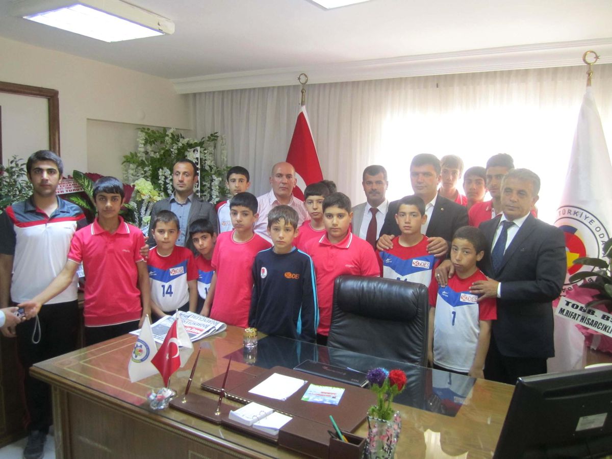 Minik Şampiyonlardan Başkan Cengiz'e Ziyaret