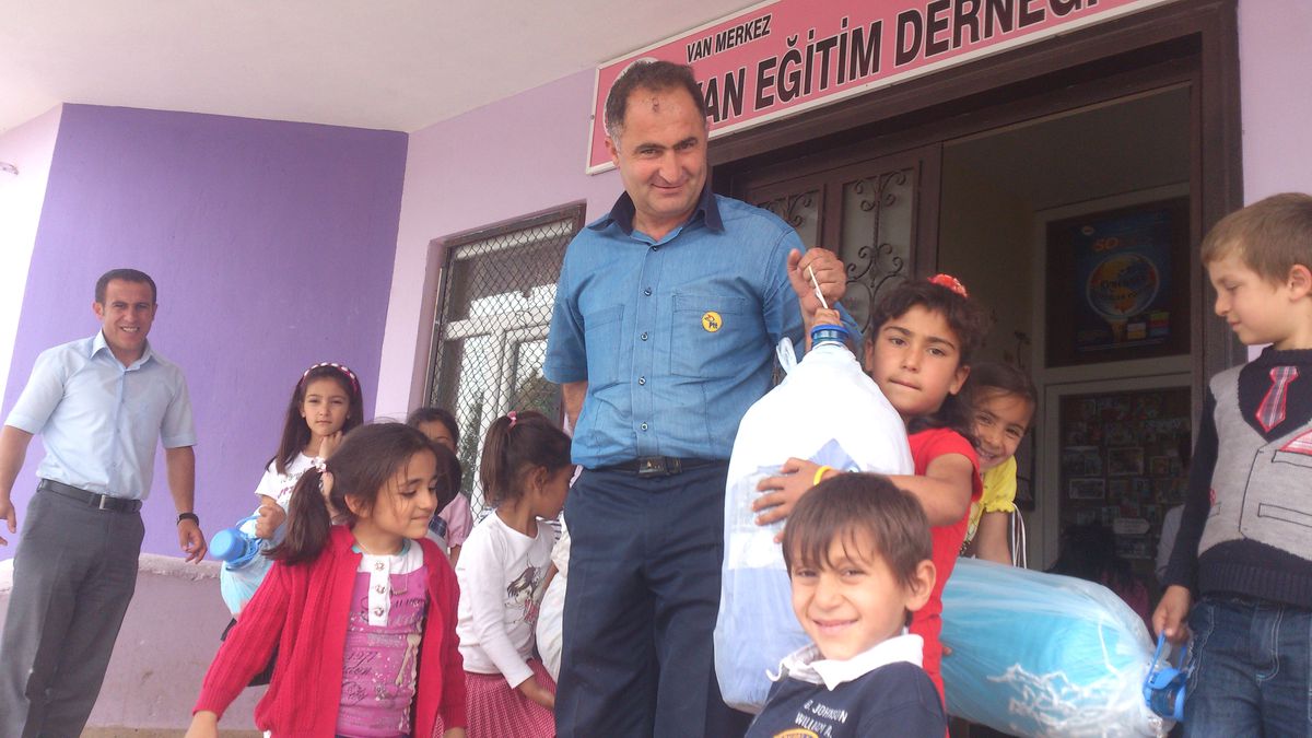 Minik Yüreklerden Mavi Kapak Kampanyası