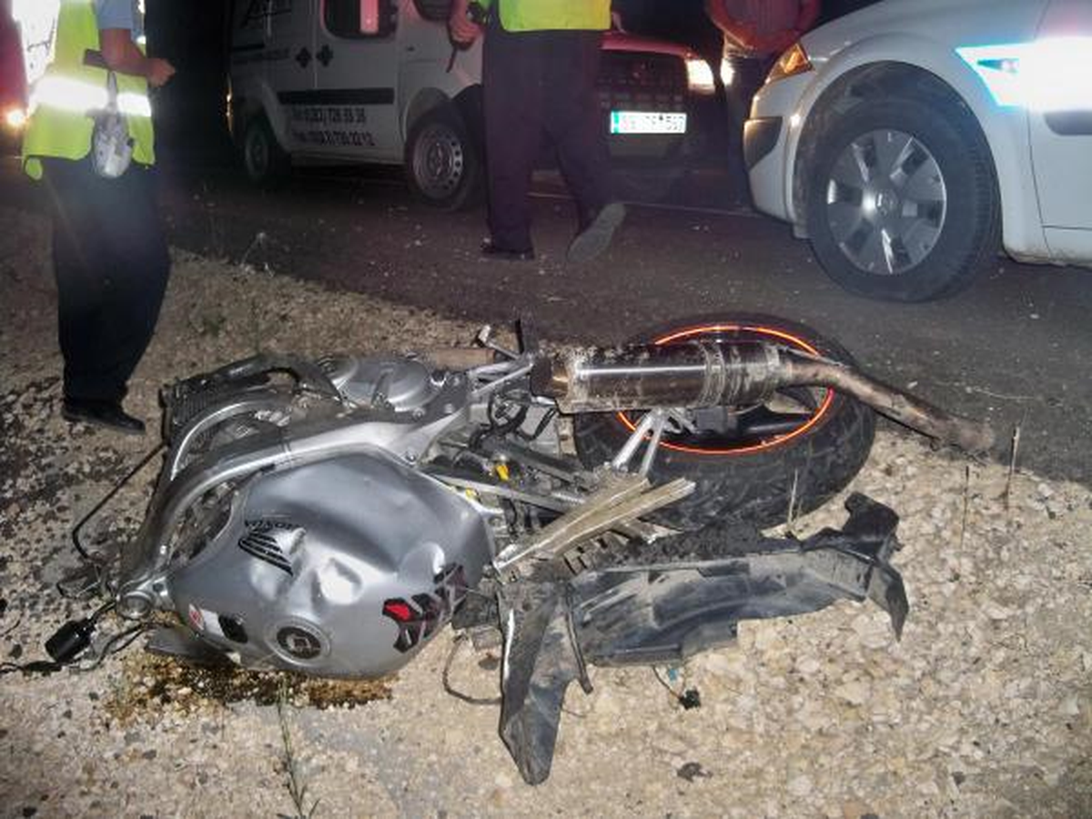 Motosiklet İkiye Bölündü, Sürücüsü Ağır Yaralandı