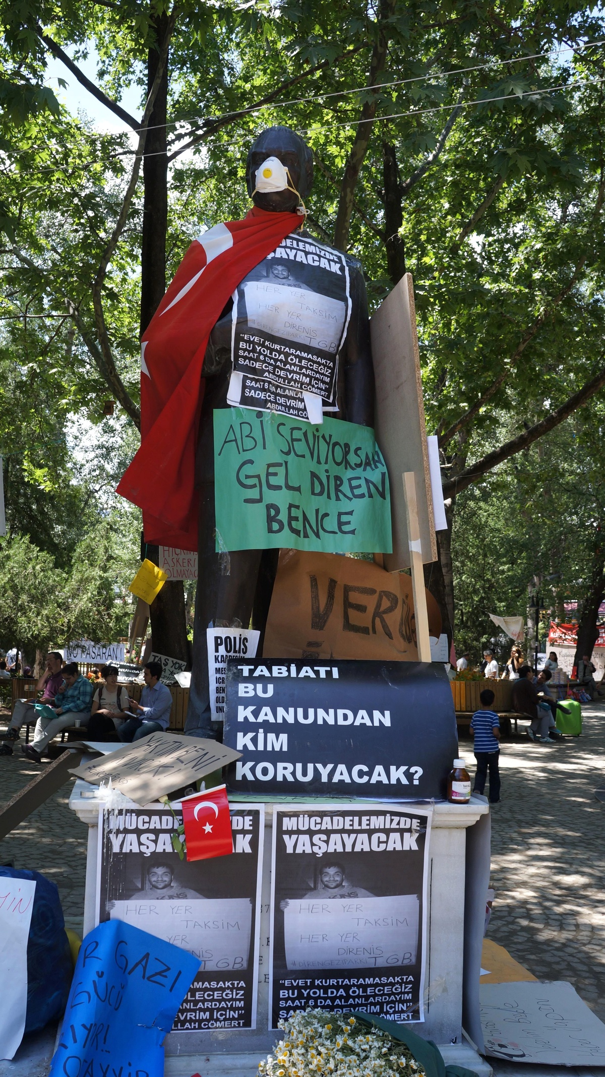 Polis Kuğulu Park\'ta, Eylemcilerin Eşyaları Kamyona Yüklendi