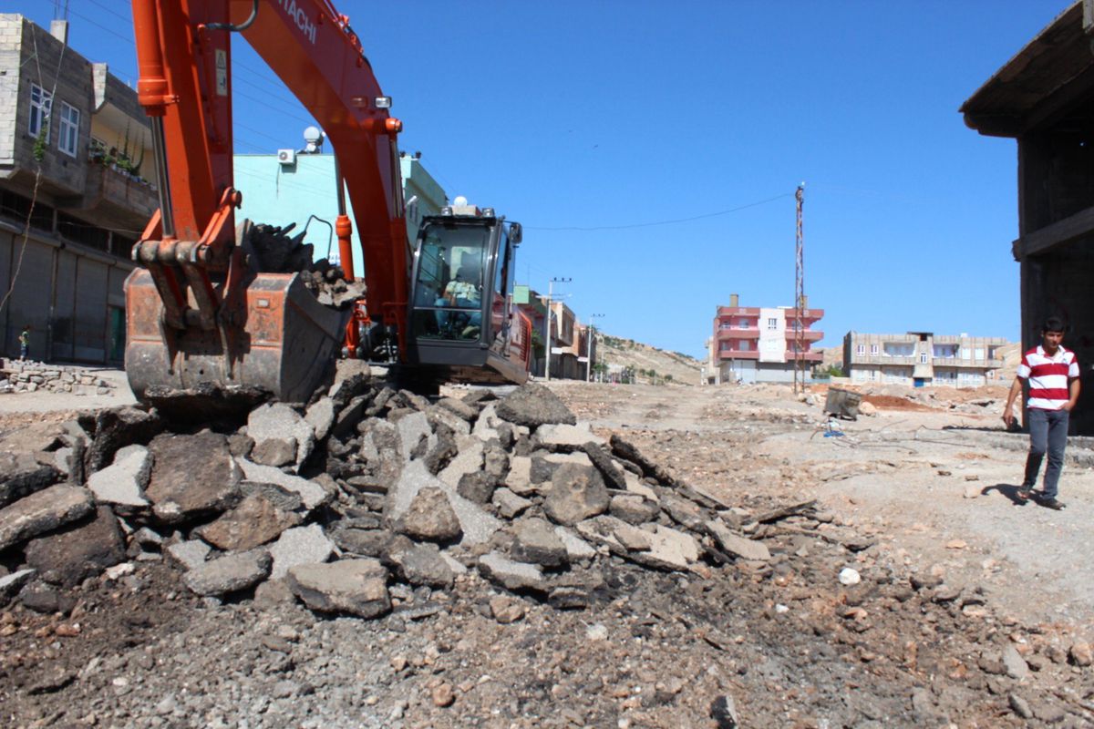 Şanlıurfa\'da Yol Çalışmalarına Devam Ediliyor