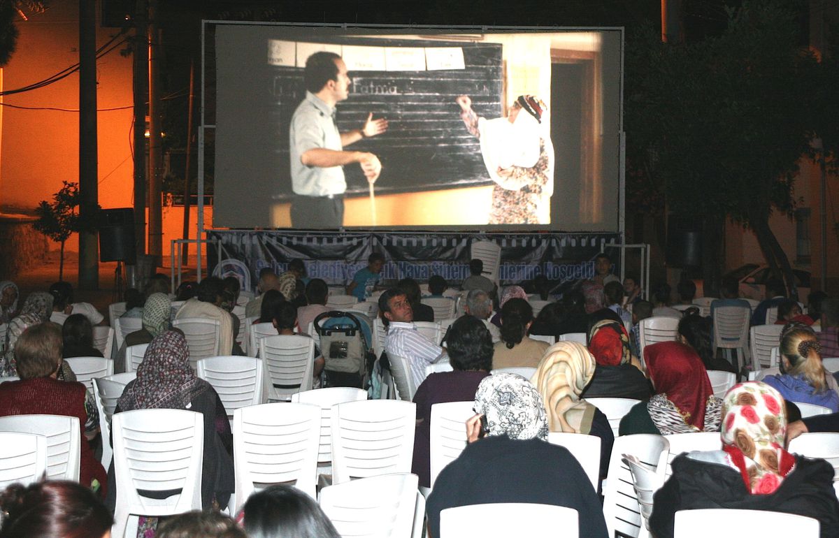 Selçuk\'ta Açık Havada Sinema Keyfi