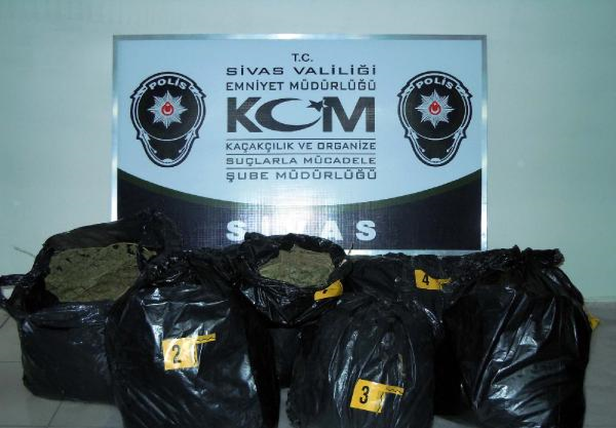 Sivas\'ta 34 Kilo Esrar Ele Geçirildi