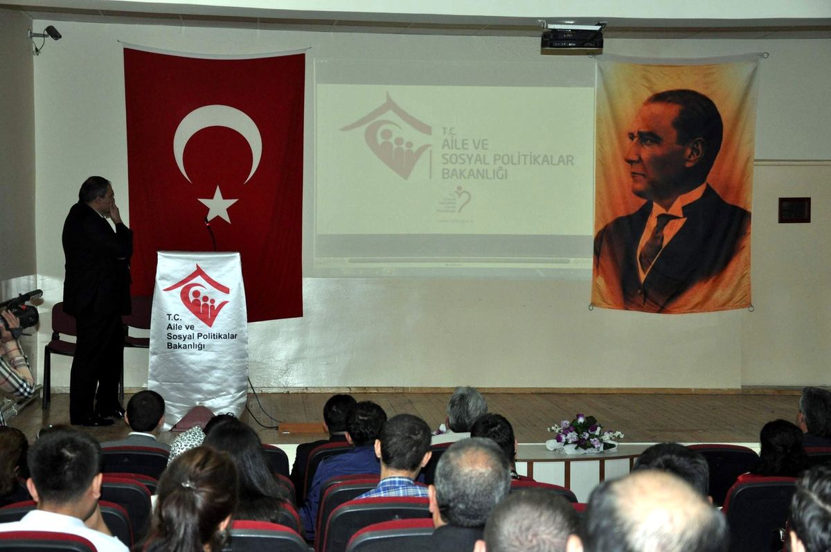 Sivas\'ta Dünya Çocuk İşçiliği ile Mücadele Konferansı Düzenlendi