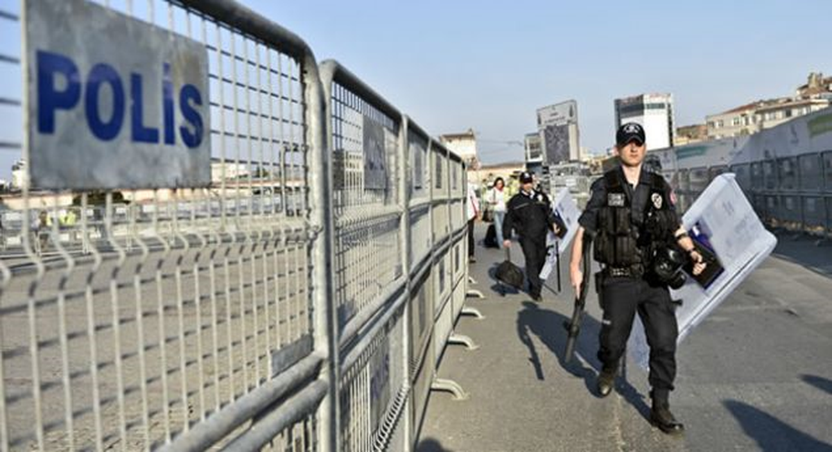 Taksim\'de Bekleyiş Sürüyor