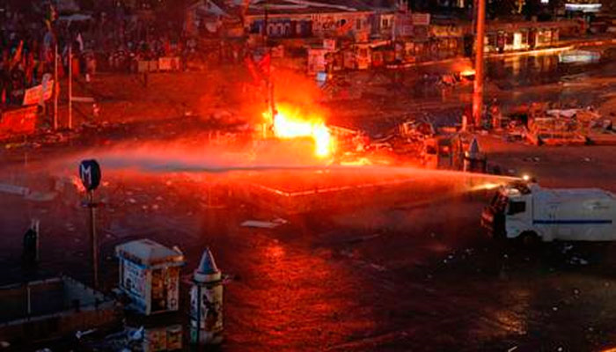 Taksim\'de Gece Olay Çıktı: 18 Gözaltı